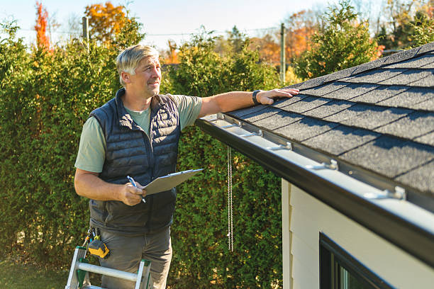 Professional Flat Roof Repair technician working in Oneida, IL